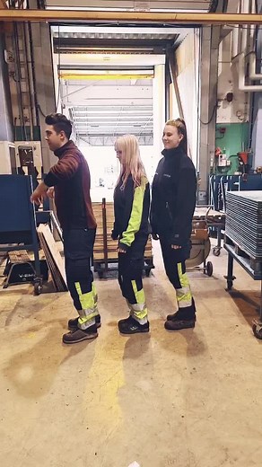 fredagsdans☀ #kulpåjobbet #fredagsdansen #fredagstiktok #fyp #foreyourpage #sweden #bästakollegor #fördig #funny #chickendance #chickendancechallenge