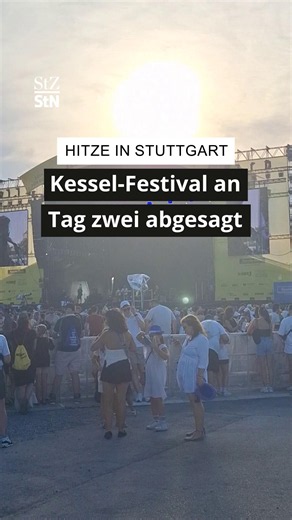 Knapp 40 Grad zeigte das Thermometer am Freitagmittag zum Start des Kessel-Festivals auf dem Cannstatter Wasen. Obwohl der erste Tag mit 30.000 Besuchern trotz Hitze erfolgreich verlief, entschieden die Veranstalter in der Nacht, das Festival wegen den anhaltenden Temperaturen für Samstag abzusagen. Man wolle die Extrem-Situation den Mitarbeitern und Besuchern nicht noch einmal zumuten. Könnt Ihr die Entscheidung nachvollziehen? 🎶 #Stuttgart #kesselfestival #Festival #Hitze