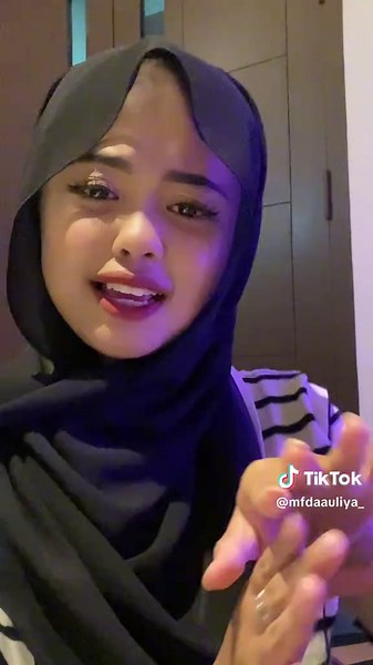 Dance Feeling Good: Emotional Hand Gestures Performance