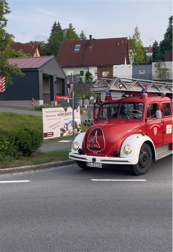 RD FW POL🧡❤️💙 #rettungsdienst #feuerwehr #polizei #bayrischesroteskreuz #freiwilligefeuerwehr @blaulichtspotter.bamberg @Einsatzfahrten.bamberg @Einsatzfahrzeug_Nürnberg @einsatzfahrten-ansbach @lfd_buffer2000