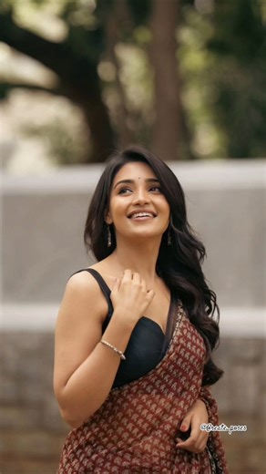 Aesthetic Saree Poses🔥New Saree Poses ideas💫Trending Saree pose📸‪@Create_poses‬