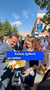 Προχθές στην περιοδεία μου επισκέφθηκα και το Νοσοκομείο «Παπανικολάου». Αυτό είναι το Νοσοκομείο το οποίο κυρίως έχω φροντίσει στην θητεία μου. 500 Άτομα προσωπικό από το 2019, 70% χρήματα στον ετήσιο προϋπολογισμό του και 45.000.000€ συνολικά έργα από ΤΑΑ και ΕΣΠΑ στην θητεία μου, μεταξύ αυτών το εμβληματικό έργο του Κέντρου Ανοσοθεραπείας εκεί. Οταν έφτασα, όπως θα δείτε ο Πρόεδρος του Συλλόγου Εργαζομένων με περίμενε μαζί με πολλούς εργαζομένους, με λουλούδια και ευχαριστίες, για όσα έχουμε 