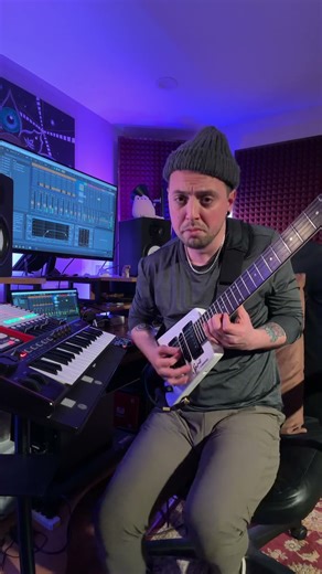Soloing over my latest track Ultraviolet. Check the full version below! 🎸🎛️ #momentarybliss