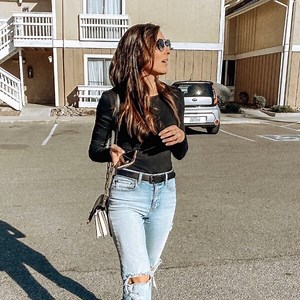 Becca Kufrin Appears to Move Out After Garrett Yrigoyen Breakup