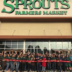 It's official–we are now open in Glendora! A big THANK YOU to everyone who came out to welcome us to the neighborhood. We're so happy to finally be here and we look forward to serving you 🍎🍇🍋🍍 Click here to learn more about your new location: http://bit.ly/2rDFzib | Sprouts Farmers Market