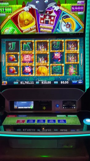 One of my best jackpts and maybe the most mansions ive ever seen on huff n puff.# along with two more handpays right after. #casino #slotmachine #handpay