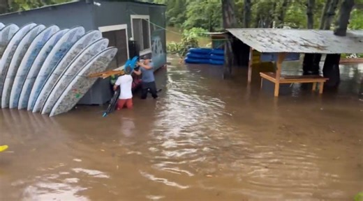 Heavy rains, flooding slam Oahu and Kauai
