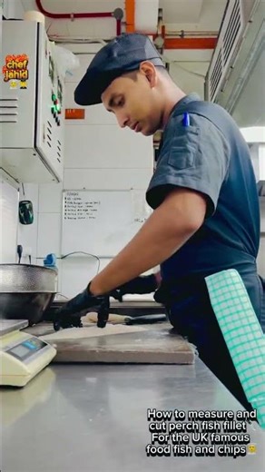 How to measure and cut perch fish fillet. For the UK famous food fish and chips🔪👨‍🍳 #chef #fish