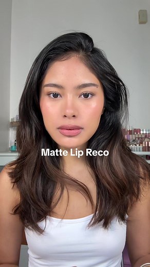 Applying Lip Gloss: Tips for a Flawless Look