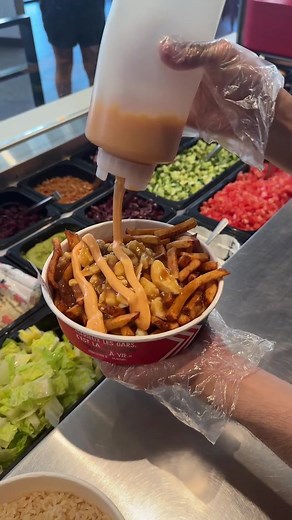 La Poutine et le Poulet Grillé : Un Match Parfait