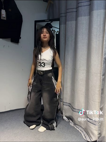 Baggy Zip Pant Review and Style Tips