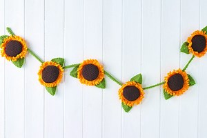 Sunflower Bunting | Knitting Patterns | Let's Knit Magazine