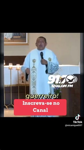 Padre cheio de humor. #brasil #papa #humor #padres #igrejacatólica #noticias #piano #catolicos