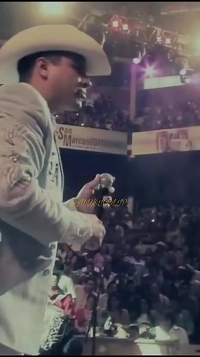 Julion Alvarez Terrenal - Live Performance and Lyrics