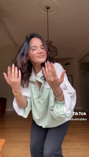 Exploring the Life of an Artist: Abbu Bhabbu Vibes