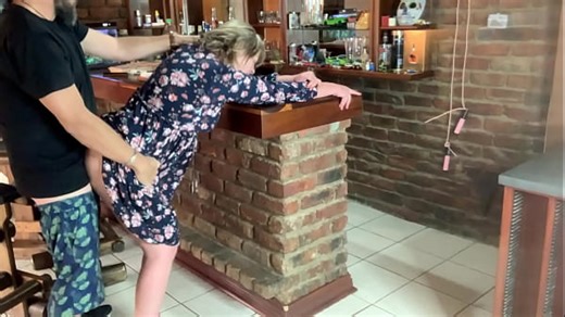 Milf caliente follando bajo la falda