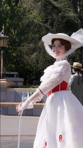 This Mary Poppins Performance at Disneyland is Absolutely Perfect! #disney #character #shorts