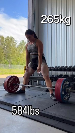 Amanda Lawrence deadlifts 265kg. Gutsy pull. | ProRaw Powerlifting
