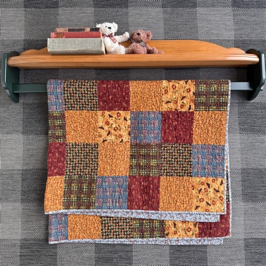 Solid Wood Quilt Hanger, Wall Quilt Shelf, Blanket Hanger, Quilt Rack for Quilt or Tapestry Display 42" Long, Hunter Green and Natural Wood - Etsy