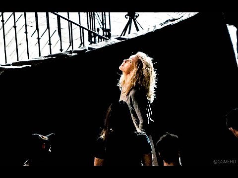 Wonder Woman 1984 behind the scenes: Kristen Wiig performing a stunt as Cheetah