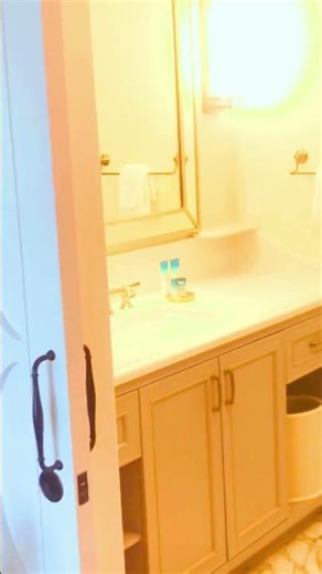 Wait Till You See This Disney Villa Bathroom ✨ #disneyland #roomtour