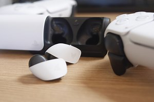 He probado los PlayStation Pulse Explore: si la PS5 tiene un diseño peculiar, estos auriculares TWS todavía más