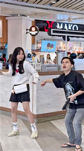 This girl was shocked when she was handcuffed🤣