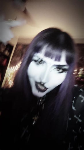 Exploring Traditional Goth Makeup Trends