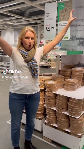 How to Display Decorative Objects in Glass Cabinets