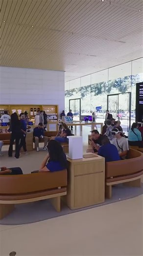 Locally on Instagram: "Grow your local market presence with omnichannel strategies that work. • Connect digital discovery directly to in-store purchases. • Use real-time inventory updates to give shoppers confidence and convenience. • Drive foot traffic with customizable Store and Product Locator tools. • Shorten the path from online interest to in-store sale. Brands like Trek and Saucony have seen measurable growth by integrating Locally's platform—joining 65,000+ retailers and 1,000+ brands wh