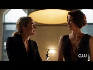 Sara Lance and Alex Danvers Scene | The Flash 4x08 | Crisis On Earth X