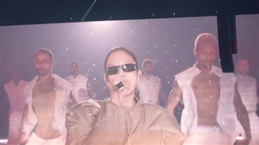 Jennie's Stunning Performance in Tokyo - Day 2 Highlights