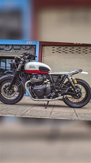 งานจัดทรงตัดท้าย re 650 ต้องเรา ผลงาน CUSTOM สำนัก WSW CUSTOM BIKEบ้านโป่ง ราชบุรี 086-0542992 โย ##wswcustombike##triumph##triumphbobber1200##triumphscrambleronly##triumphbonneville#triumphcustoms