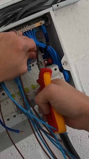 21K views · 154 reactions | Fuseboard install easy oners #electrician #apprentice #diy #sparky #fuseboard | OM Electrical | Facebook
