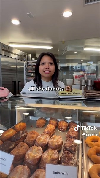 300 Donuts Challenge 🍩 vs Croissants Challenge🥐. What’s your favourite?! #challenge #donuts #primosdonuts #sezaneontheroad #croissant