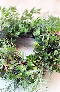 How To Make A Christmas Wreath (Easy Homemade DIY)