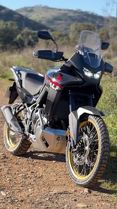 16K views · 305 reactions | Aujourd’hui on vous dévoile la nouvelle @honda Transalp 2025 … retrouvez notre essai complet dans le prochain @trailadventuremagazine et sur notre chaîne YouTube. #honda #transalp #hondatransalp #trailadventure #travel #motorcycle #ride #offroad | Trail Adventure et Voyages à moto | Facebook