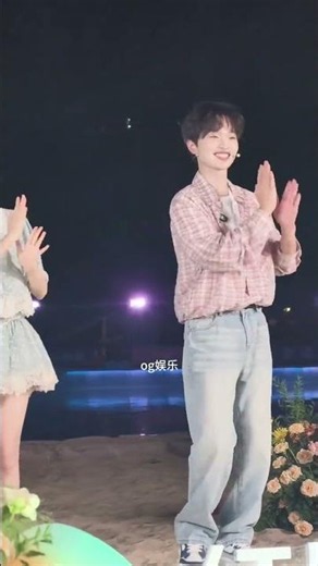 Zhang Jiaqi & Chunhe Zhong's Dazzling Dance Moment