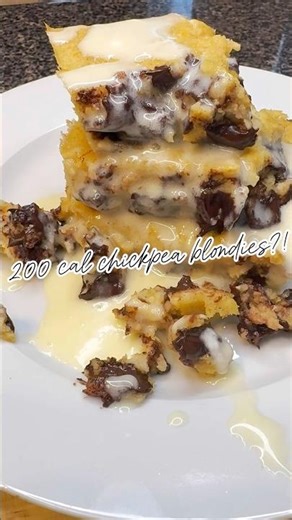 200 Calorie Gooey Chickpea Blondies