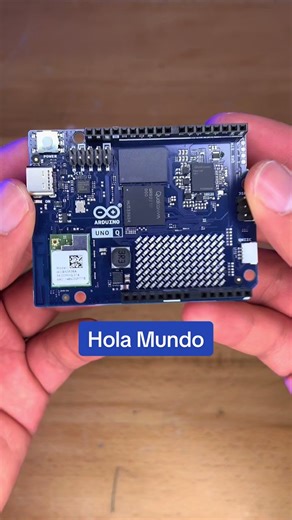 Hola Mundo con Arduino Uno Q: Ejemplo Práctico