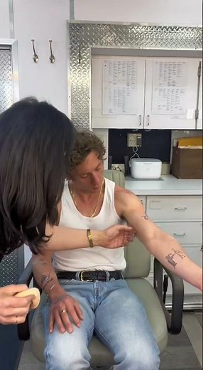 Jeremy Allen White The Bear Behind the Scenes