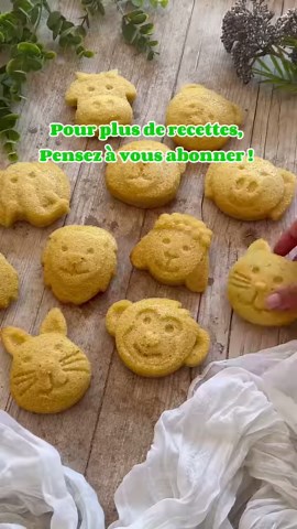 Petits gâteaux à la noix de coco Les ingrédients: 130 g de beurre. 80 g de sucre. 3 oeufs 150 g de farine. 1/2 sachet de levure. 50 g de noix de coco Rapée 80 g de crème 30% MG. La préparation: Faire fondre le beurre et laisser légèrement refroidir. Préchauffer le four à 180° en mode statique (classique). Ajouter le sucre et les oeufs et mélanger. Ajouter, la farine, la levure chimique et la noix de coco et mélanger. Verser dans le moule et enfourner pour 25 minutes. Conseil: pour plus de moelle