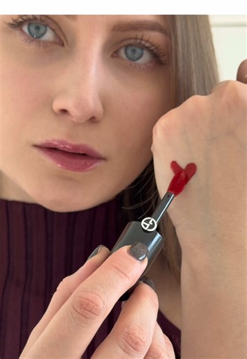 Pink for softness. Red for confidence. Armani Beauty cheek tints deliver refined color with a skin-like finish bold tones, flawlessly blended. @Armani beauty @sephora #giftedbyarmani #armanibeauties