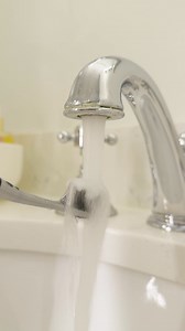 Formulated with Hydrogen Peroxide–the same whitening ingredient used by dentists–this toothpaste can tackle years of stains. | Colgate