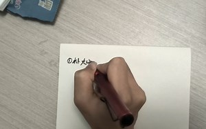 【EXO7.10回归！】被姐姐念叨了6年EXO的直男弟弟写EXO的名字