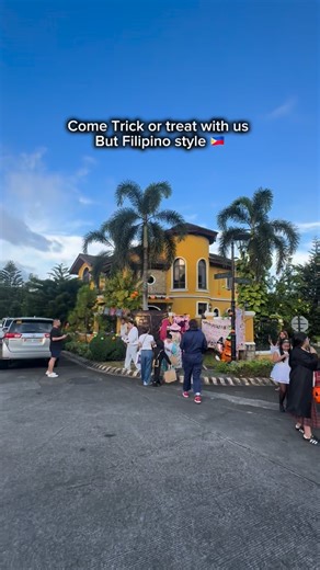 57K views · 389 reactions | The most creative, sosyal and innovative trick or treat  I’ve ever done 拾 so hot we wouldn’t walk but .. ride !! on était en mode Jurassic Park assis à l’arrière de la voiture hahaha thanks for inviting me to be back as a kid hahaha | HeyoLeah | Facebook