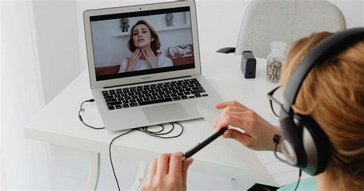 Telemonitoraggio per gli anziani: l’alleato “tecnologico” del Natale