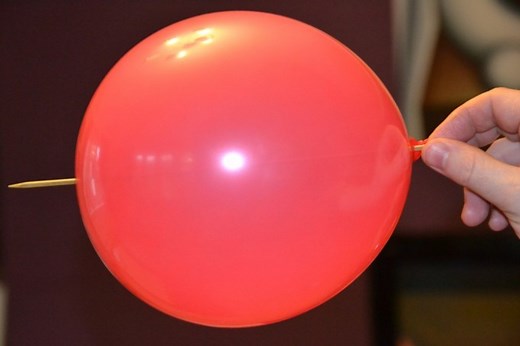 How to put a skewer through a balloon