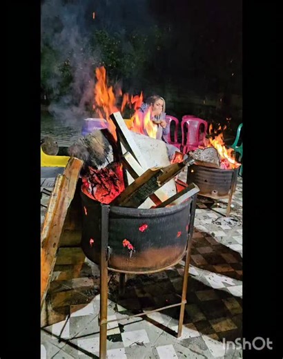 Rahim Mowlaeian on Instagram‎: "به پیشباز شب یلدا رفتیم تا شب اصلی دوستان کنار خانواده خود باشند کنار هم بودن و از هم مراقبت کردن را از خاطر مبریم"‎