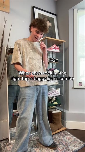 Style Guide: Tight Tops with Baggy Jeans for Girls